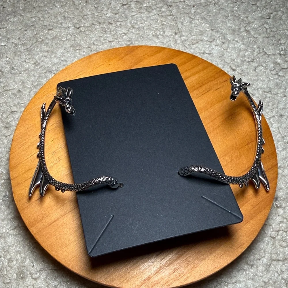 Dragon Design Silver Earrings. - Picture 4 of 6